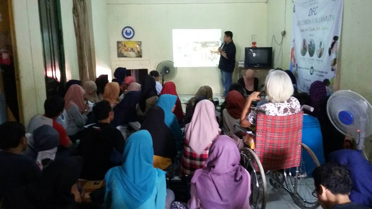 PESOS_UNDIP's tweet photo. [Live Report]

Sedang berlangsungnya DFC yang membahas seputar anak jalanan di Yayasan Emas Indonesia. https://t.co/9mz0kLZaOB