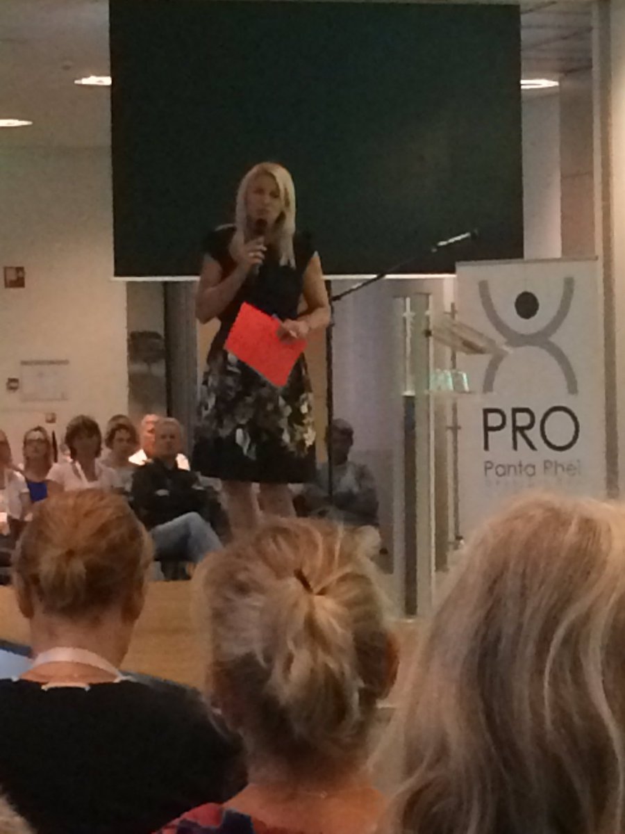 NaarDeOsteopaat's tweet photo. Opening 2e congresdag over #solk in de @DomusMedica030 door tv-ster @Pernillelalau #osteopathie https://t.co/oOeuit2j4m