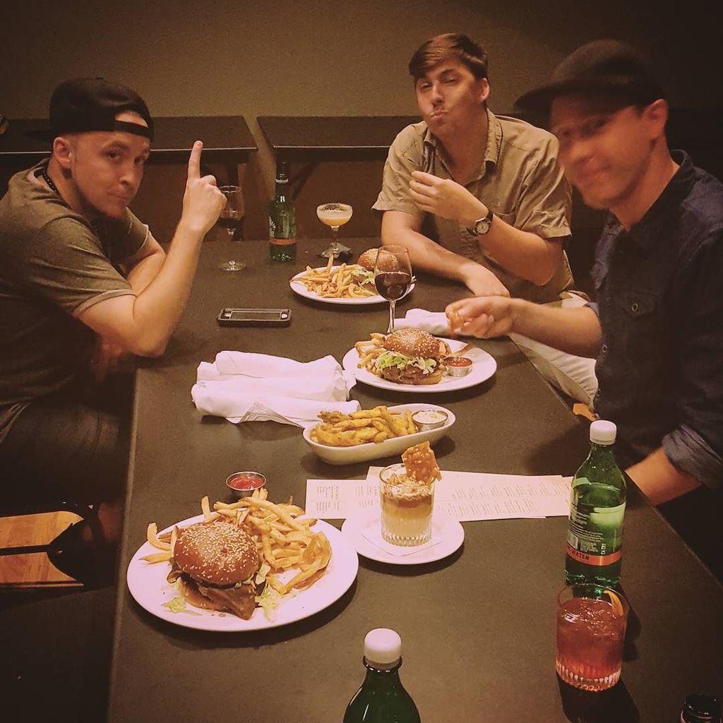 grbanjo's tweet photo. The band that eats together plays together #acehotel #banddinner #hospitality #hipdropdont… https://t.co/77lONCAA5K https://t.co/ue4a57Px4T