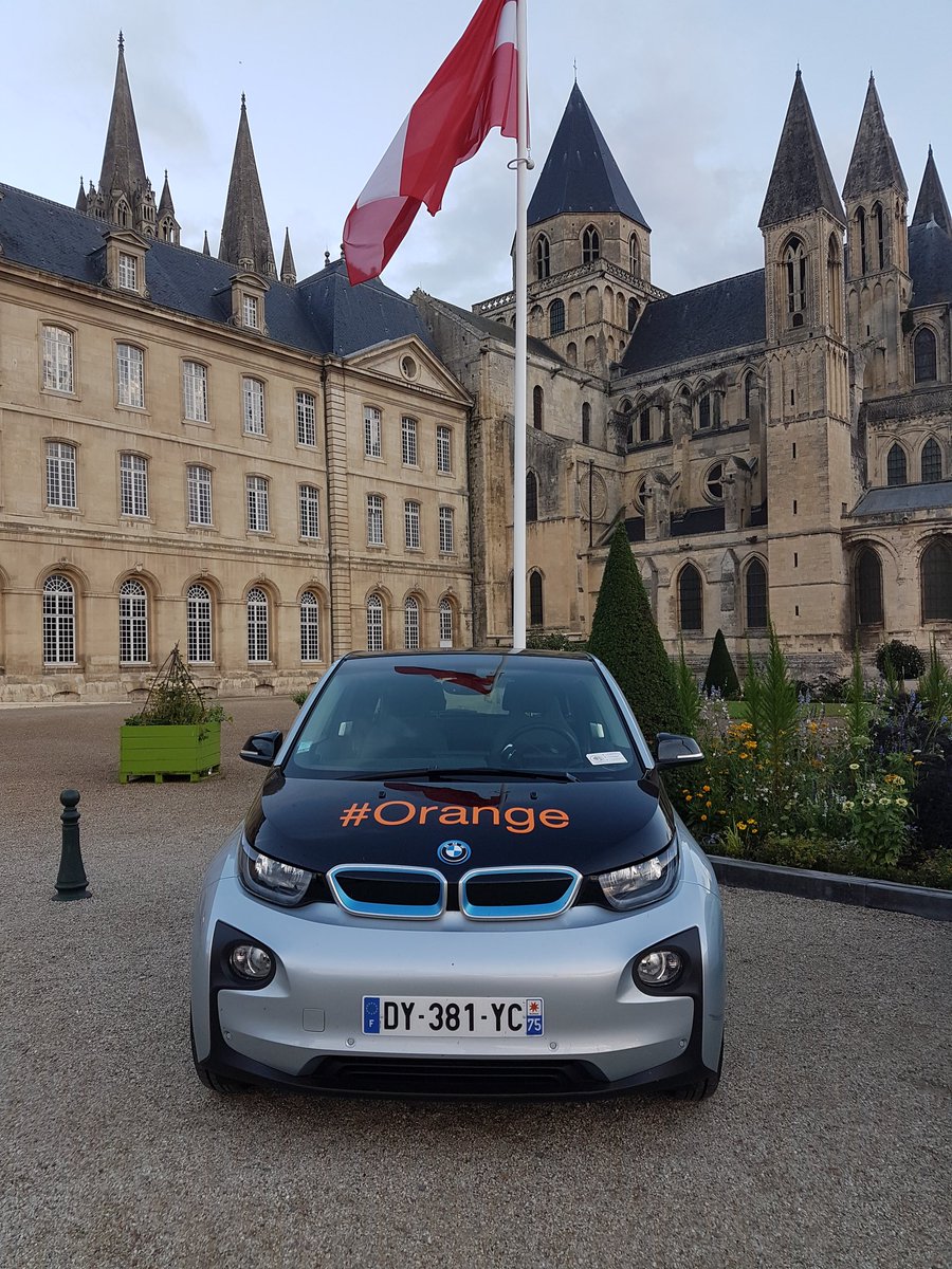 SophieLeBricqui's tweet photo. #caen#electromobile#rallye#Normandie @SdecEnergie @CaenEvent les 3 equipes #orange sont parties @jpportron https://t.co/MHI9k2imJY