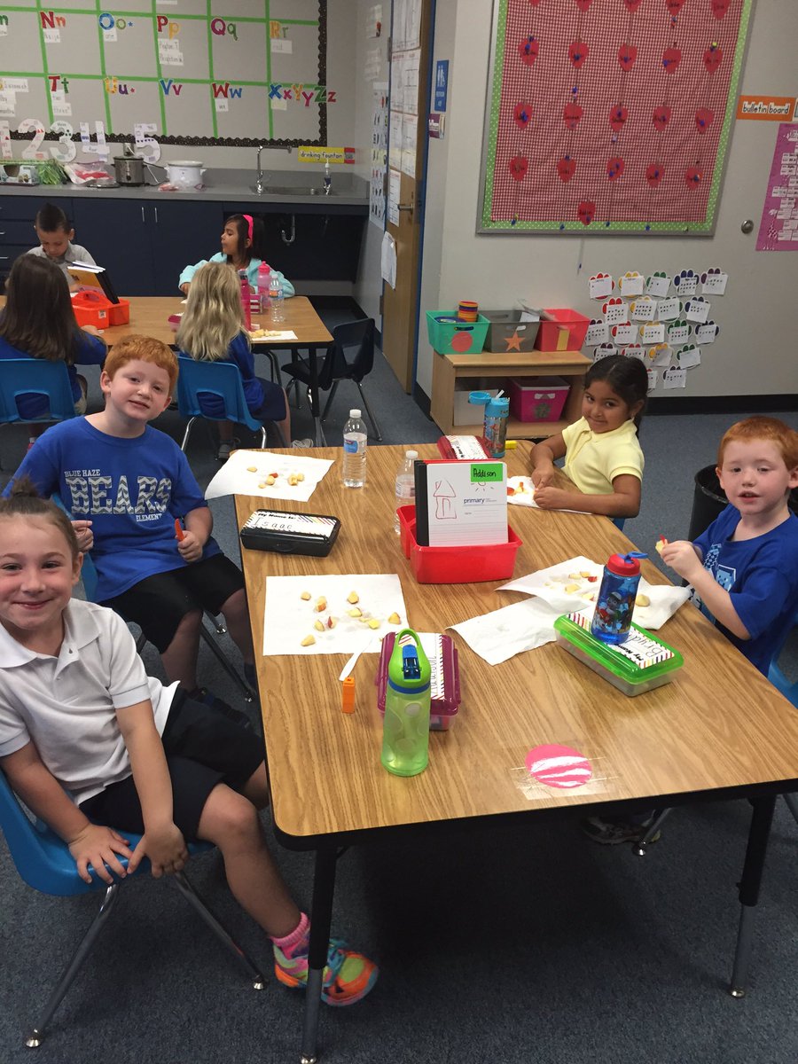 missbelew3's tweet photo. Making applesauce https://t.co/zKxiyIPFAg