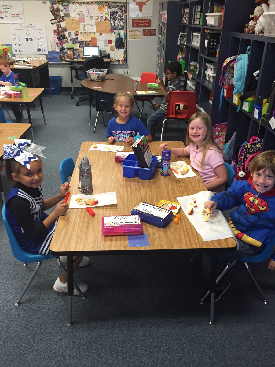 missbelew3's tweet photo. Making applesauce https://t.co/zKxiyIPFAg