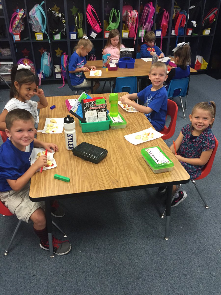 missbelew3's tweet photo. Making applesauce https://t.co/zKxiyIPFAg
