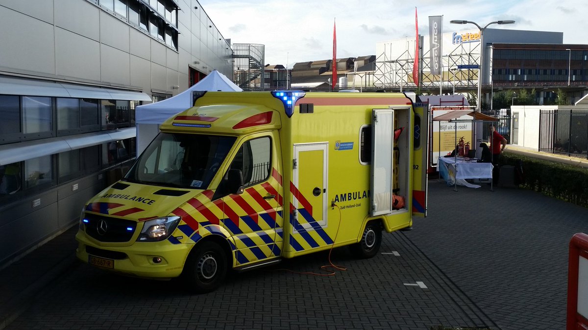 Ook <a href="/ravzhz/">Ambulancedienst ZHZ</a> is vertegenwoordigd op de open dag.