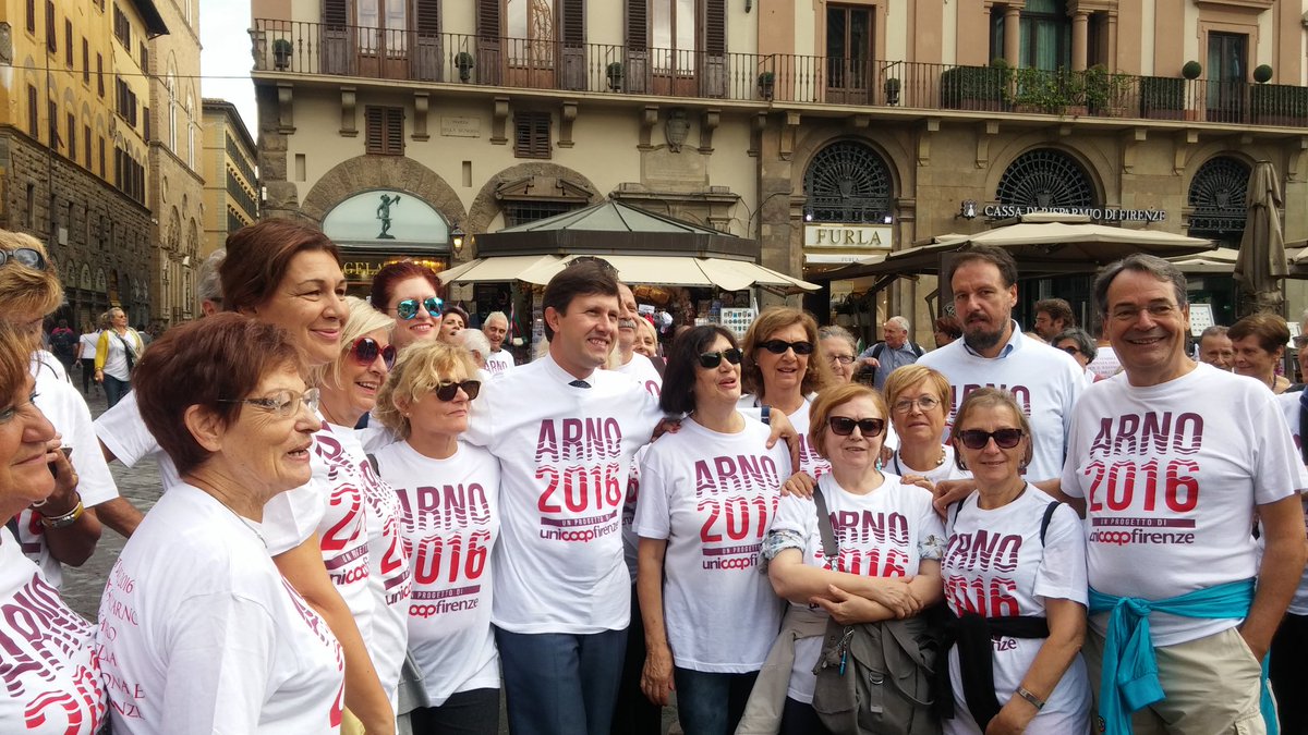 informatorecoop's tweet photo. Una foto con il sindaco di #Firenze Dario Nardella prima del via della #Camminata sull'Arno #Arno2016 https://t.co/DOJtp9oGcG