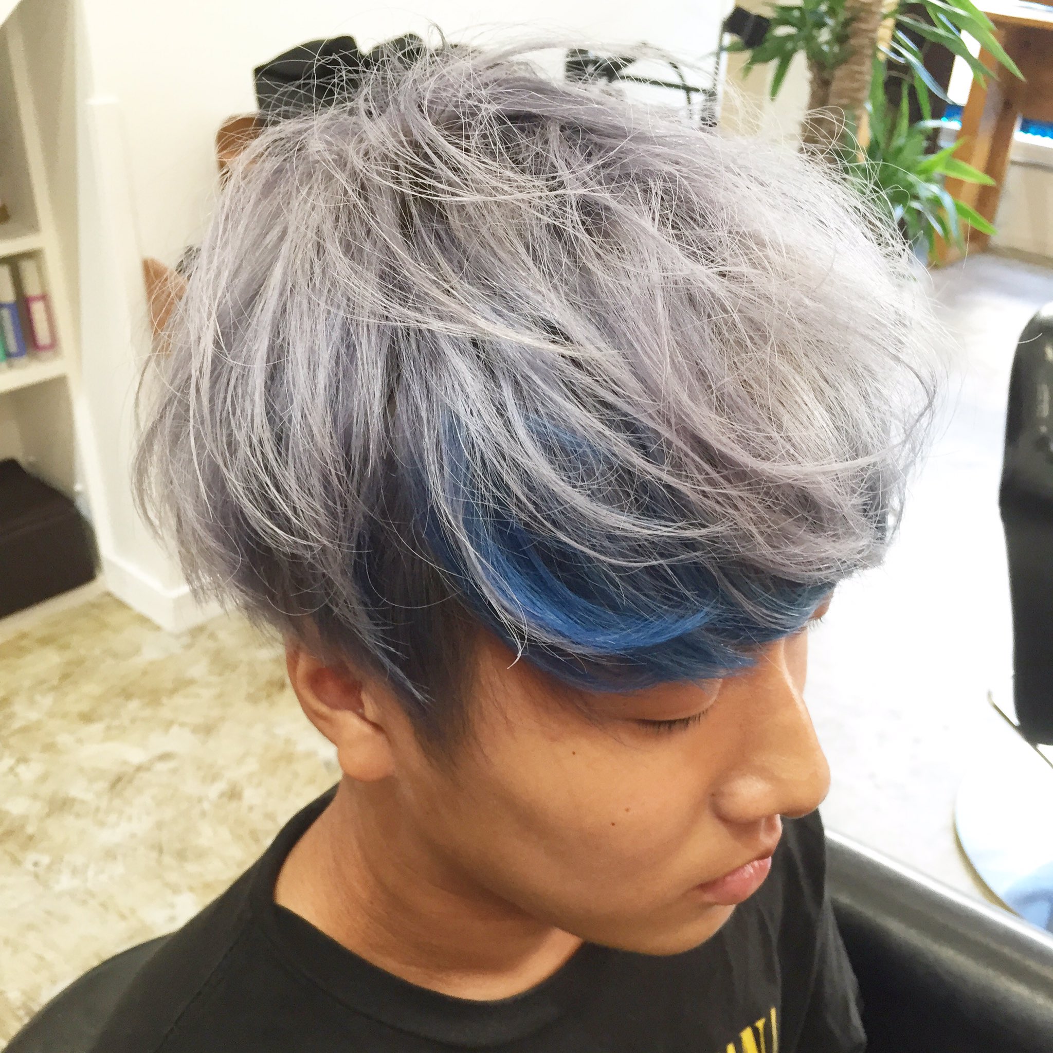 Uzivatel West Side Standard Na Twitteru メンズカラー ホワイト ブルーメッシュ 全体ホワイトに前髪インナーカラーでブルー 超絶かっこいいカラーです 派手髪 ホワイトシルバー インナーカラー T Co Lg8d7xz3xd