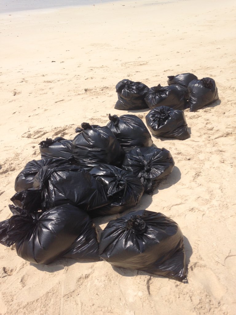 BraeburnMombasa's tweet photo. Making good progress!! 1 hour in!!! #beachcleanup https://t.co/AIu6IB5wh2