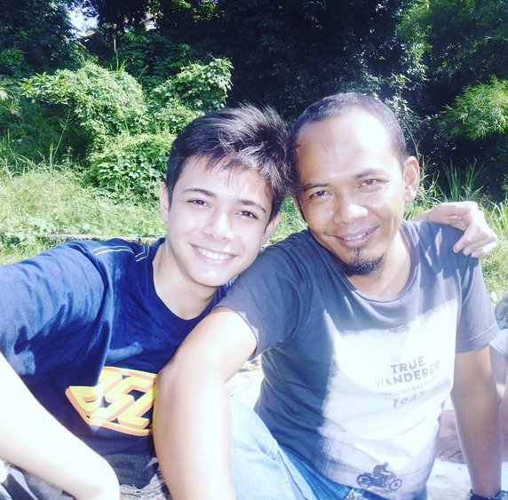 AnggaSyifaOFC's tweet photo. Om Bobby Moeryawan, sutradara MIL. #bryanandrew #bryaners #mermaidinlove #mermaidinlovesctv https://t.co/IDjkHX9MEn