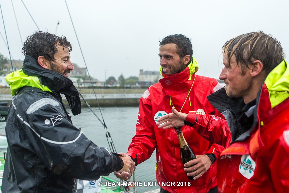 NormandyRace's tweet photo. Hier, @MS_SAILINGTEAM & Hugo Dhalenne, félicités pour leur belle 3è place (11h31'56") par @Phil_Sharp_ ! #NCR2016 https://t.co/UzSRUd3KjA