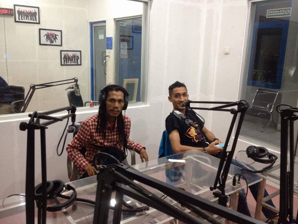 MadeinMade_aceh's tweet photo. On Air at RRI Banda Aceh 16/9/2016
@BujroeAceh @iloveaceh 
https://t.co/7lCImwRyZt https://t.co/VXxigSy38w