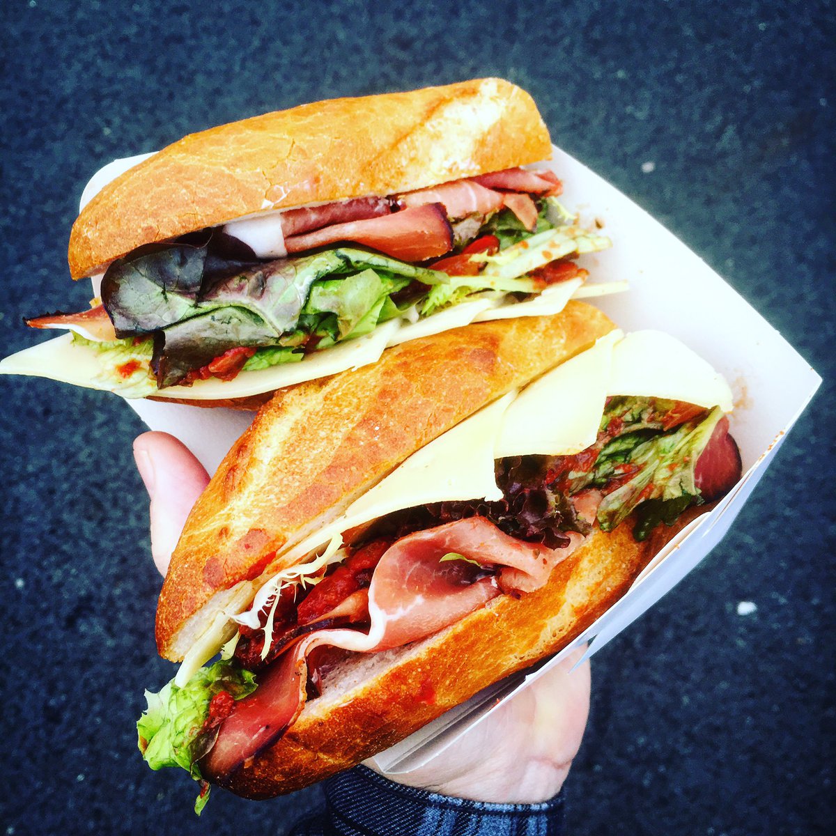 Ollie_Eats's tweet photo. BLACKFORREST HAM + EMMENTAL CHEESE + MIXED SALAD #sandwich
@Jungs_Bakery , #Beaconsfield #buckinghamshire https://t.co/xdJTd9nvcq