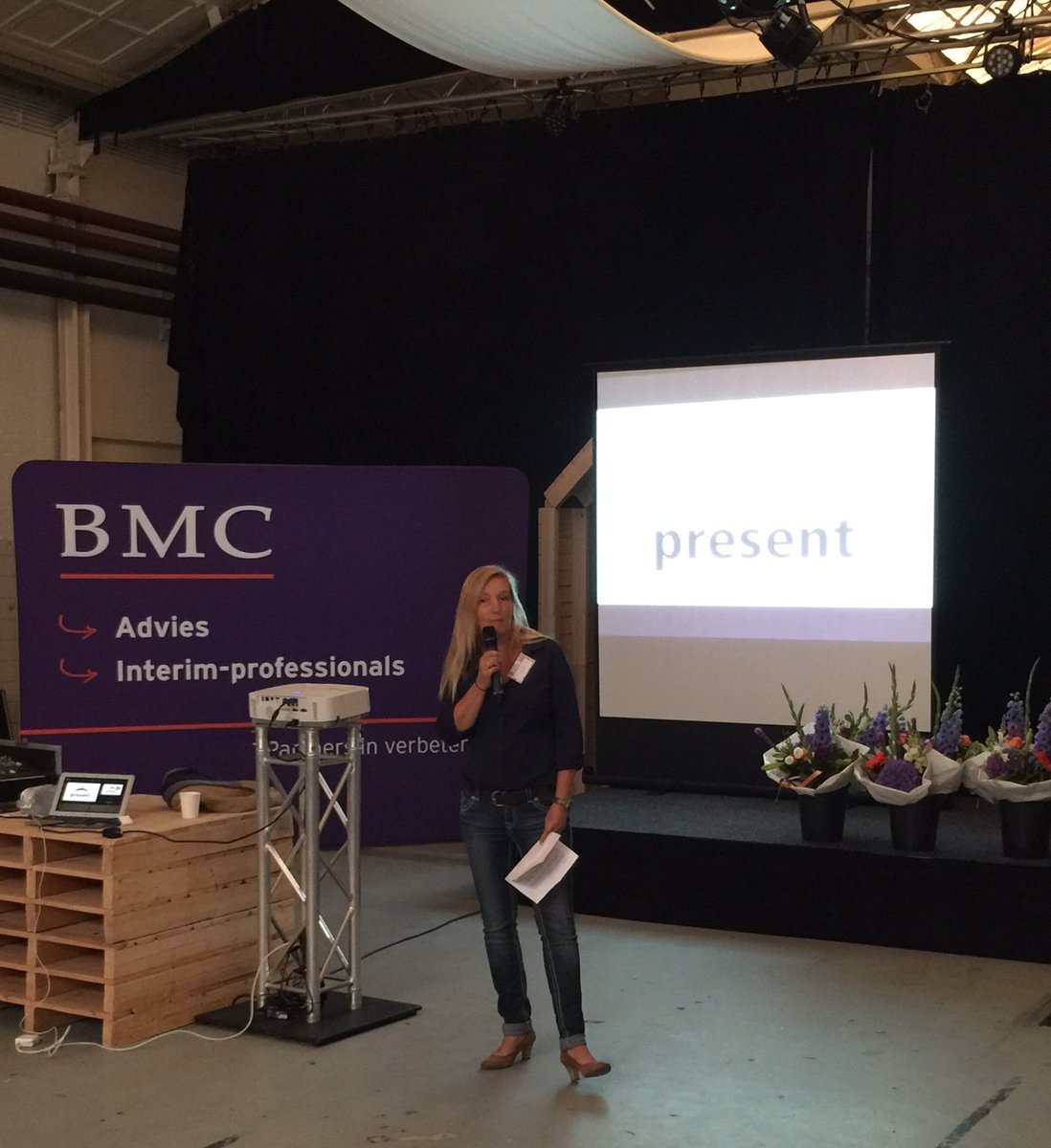 KoelewijnM's tweet image. 30 jaar @BMCadvies en vandaag de hele dag met collega's als vrijwilliger aan de slag met @Present033!