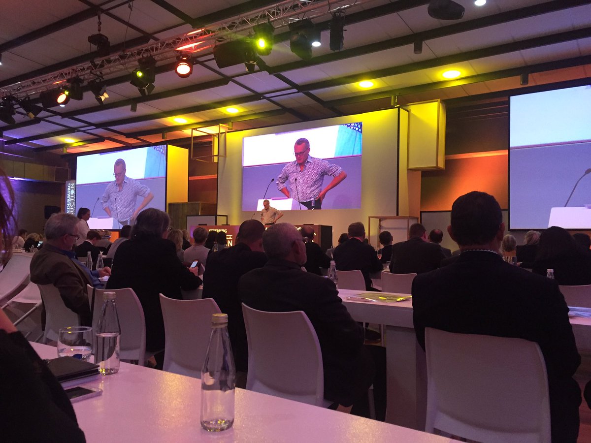 WineExtra's tweet photo. @Timatkin believes SA wineries should plant more varieties of wine grapes @NedAuc #NedAuc2016 https://t.co/NQ8JvIefuH