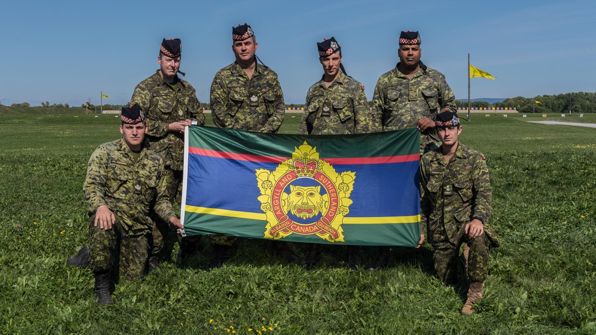 Armeecanadienne's tweet photo. Rencontrez des membres des #RéservesdelArmée qui sont à #CTALFAC 2016 #BienEntrainés #FortsFiersPrêts https://t.co/evrsF8iYVv