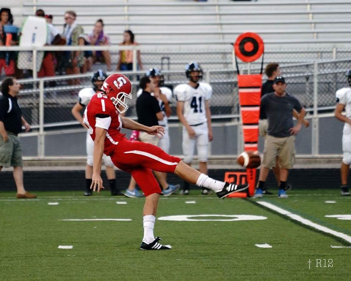 realericrobbins's tweet photo. @brobb713  8 punts last night, 4 over 50 yards. 46 yard ave. #hittingbombs https://t.co/Kc76S83MTT