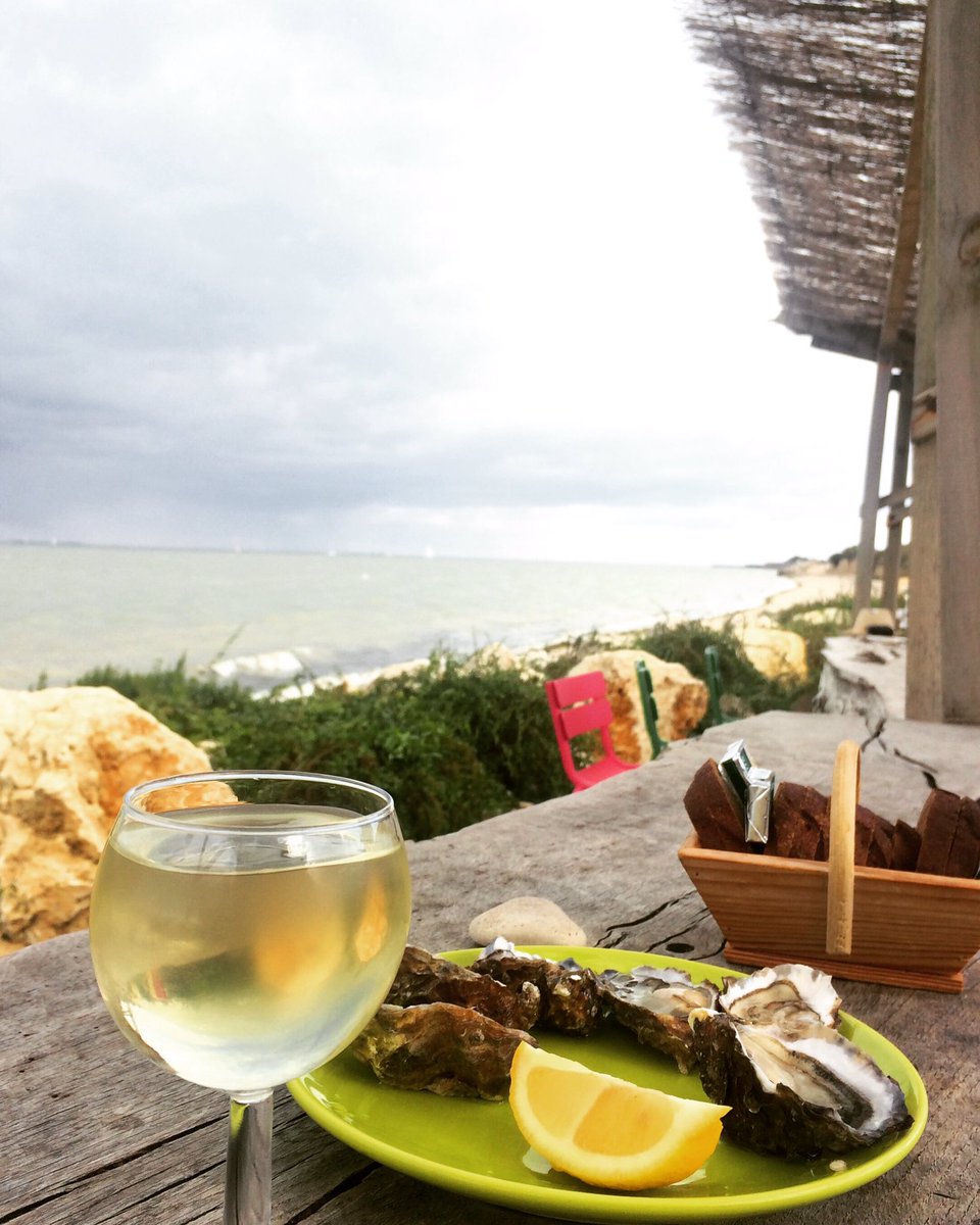MissHungryBlog's tweet image. Fresh oysters on the Île de Ré