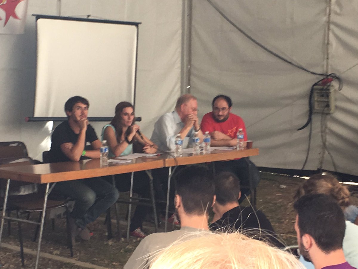 UJCE_PV's tweet photo. Comença la xerrada sobre el Brexit a la festa del PCE amb la presència del Partit Comunista Britànic #ForaUE https://t.co/qmHayfewr7