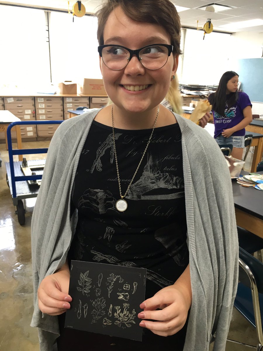 NNHSart's tweet photo. #APstudioart #4x5 inspired by a shirt, or coincidence? You decide! #scientificdrawings #figure5 #teeth #plants https://t.co/bL1YHI8f8L