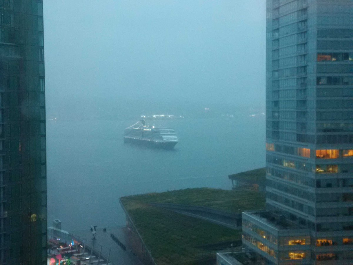 nursenextdoorms's tweet image. We have 2,500 more people for tonight's Gala #weareboldpink @nursenextdoor #YVR2016