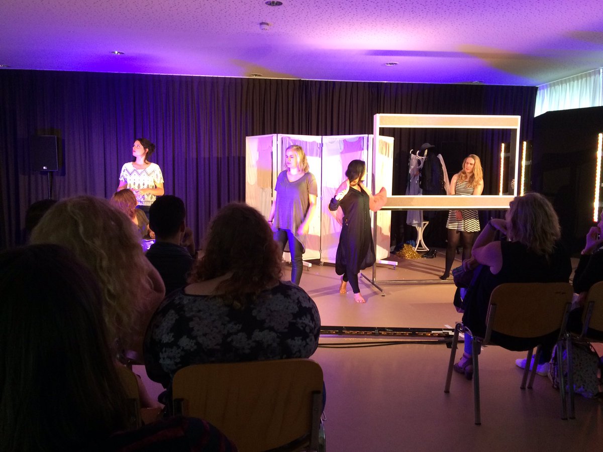 StutTheater's tweet photo. Ook al is het middag: de #JongStut meiden speelden de sterren van de hemel! Chapeau! #321IKKOM! @BijBosshardt_KE https://t.co/zSkihMLIo1