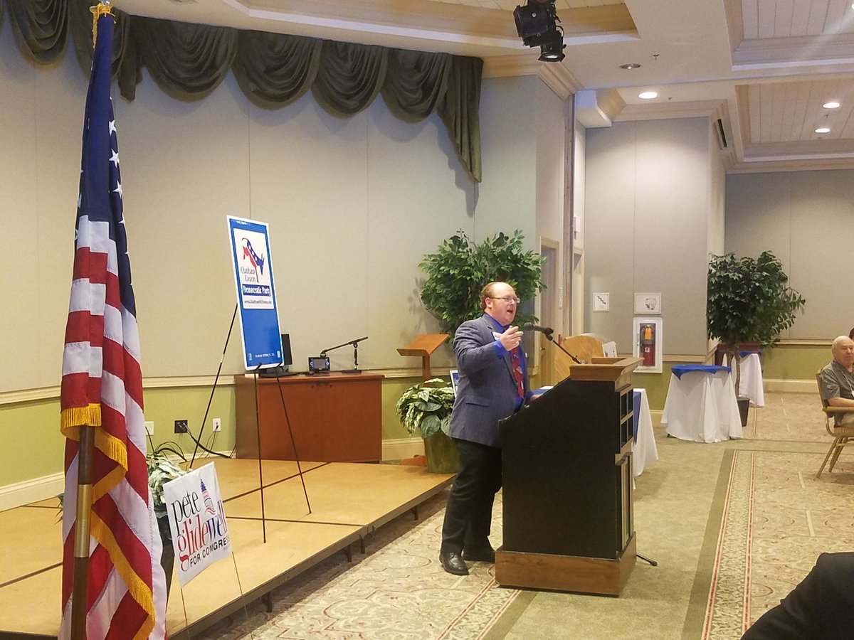 YDChatham's tweet photo. Great to have @WayneGoodwinNC in Chatham for the @ChathamDems Unity Breakfast #TurnNCBlue https://t.co/vTCpuZOOSv