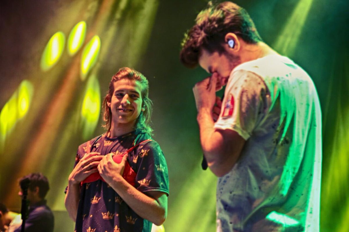 AguCasanova_'s tweet photo. Qué raro @Pablangasss haciendo estas cosas en medio del show 🙄👙 https://t.co/TYY8efjxq5