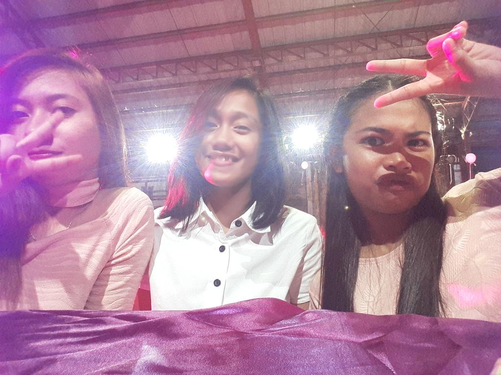 renzieeB's tweet photo. gh from joy's 18th birthday with @keentsantos @mikkeelog and #claring 😍😍 https://t.co/r65avWBJio