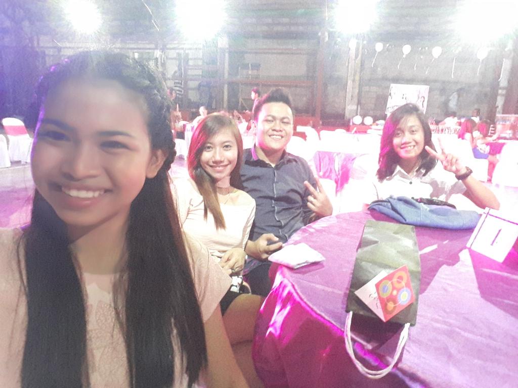 renzieeB's tweet photo. gh from joy's 18th birthday with @keentsantos @mikkeelog and #claring 😍😍 https://t.co/r65avWBJio