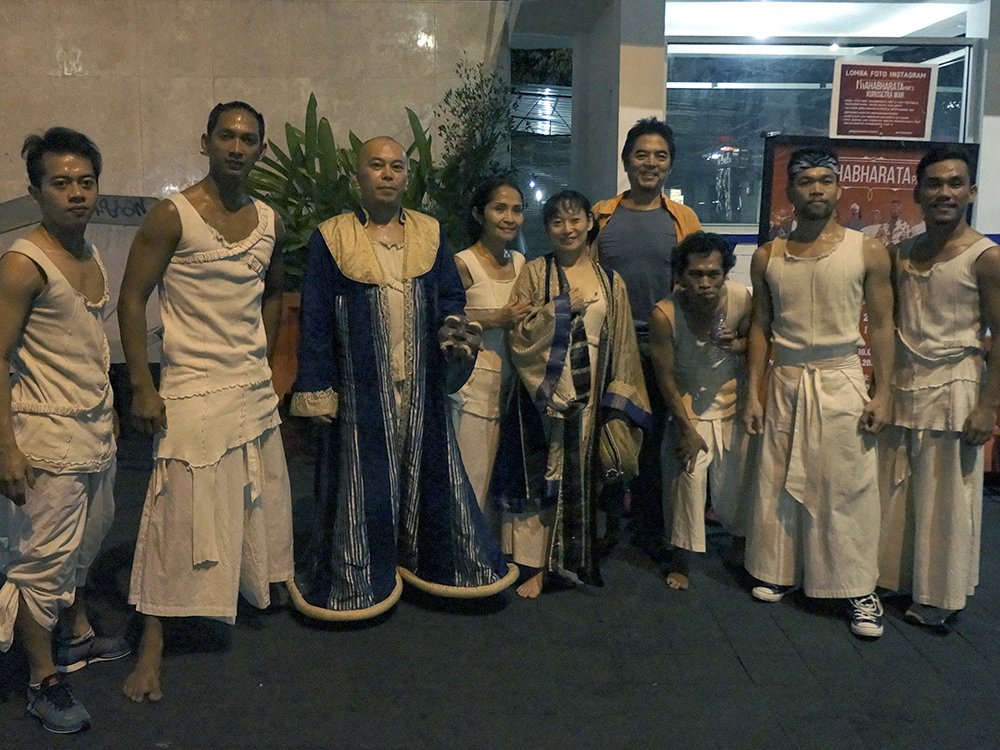 Pemain Mahabharata Part 3 &amp; sutradara Hiroshi Koike saat tampil di Tugu semalam.
Booking tiketnya di +6282136770900