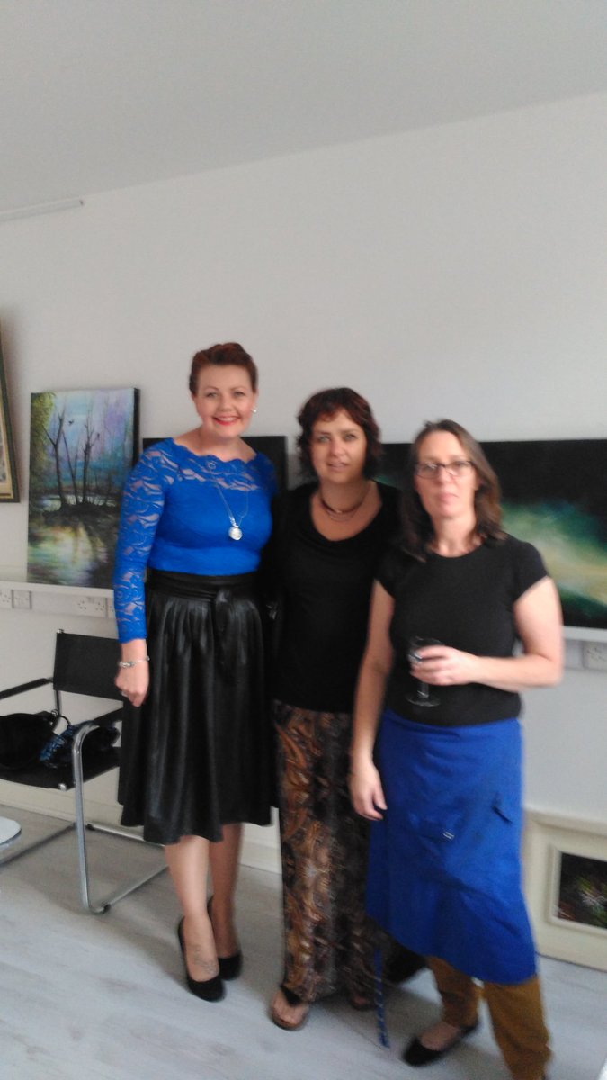 SullivanLoretta's tweet photo. #CultureNight #localartist #unit #artshowcase #myart #friends #expressyourself https://t.co/qJtpxKk9Be