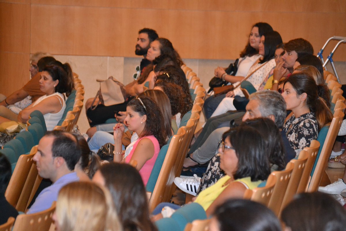 CEUAndalucia's tweet photo. El apoyo de la familia y los amigos, fundamental en la preparación a la oposición #OposicionesCEU #eresloquehaces https://t.co/NEyTG2IfIL