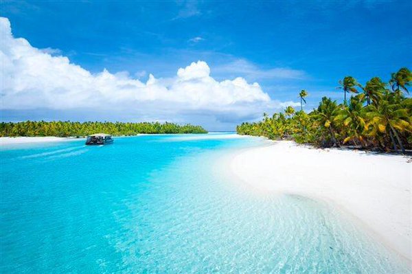 ouchidenet's tweet photo. クック諸島にある、Aitutaki lagoon♪
巨大な三角ラグーン♪ https://t.co/QJ8rvbIuQM