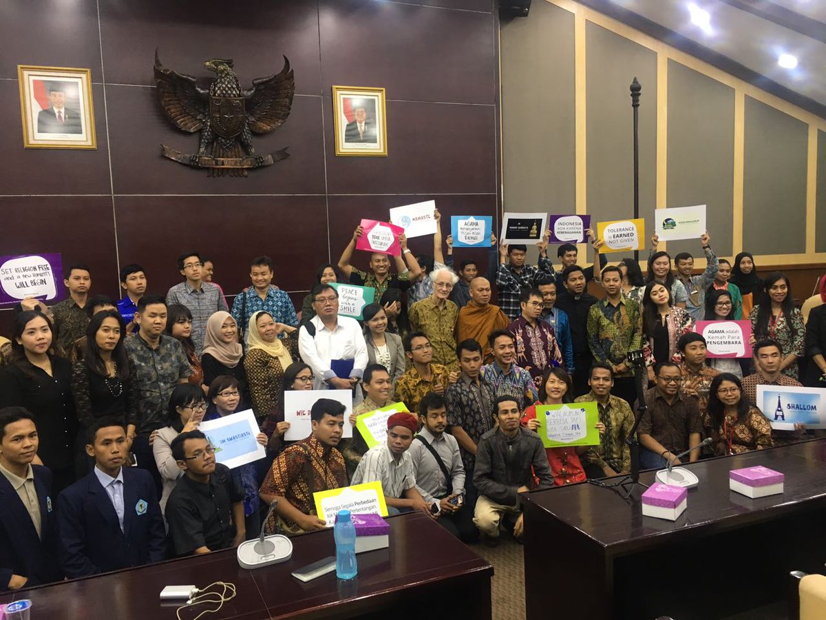 praskaHP's tweet photo. FGD Celebrating Diversity for Peace. Cc @temukebangsaan @Gusdurian_JKT  @AlissaWahid https://t.co/LEnp5FKmij