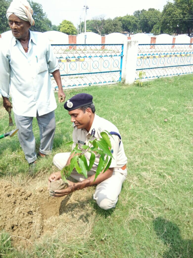 आज दिनांक 17.9.16 को छिवकी इलाहाबाद स्टेशन पर वृक्षारोपड़ किया गया ।👇