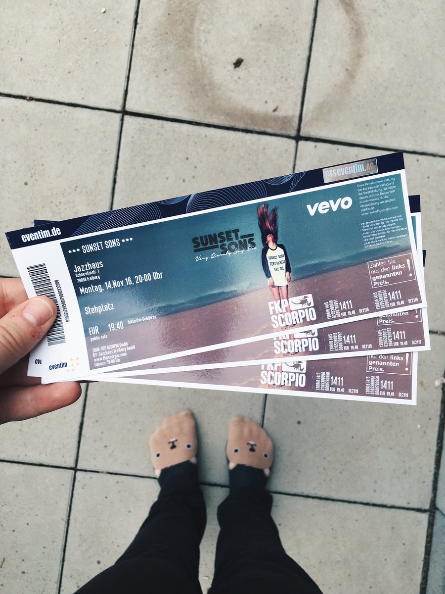 _leylux's tweet photo. Much excitement. Such happy. Very ready :) @SunsetSons https://t.co/o6Oe5IpanC