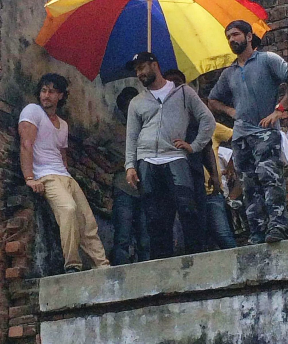 raghuvendras's tweet photo. Any guesses what @iTIGERSHROFF is shooting in #Banaras ? https://t.co/tnt4DrONSn