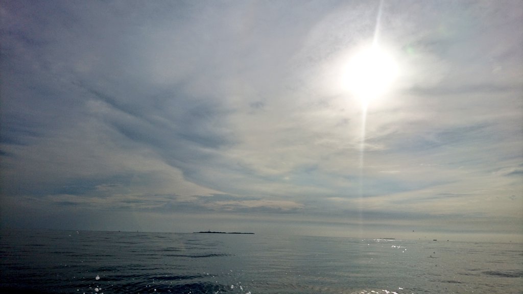 AidaGreenbury's tweet image. Afternoon sun beaming over the rubbish in #JavaSea. #SayNotoPlastic