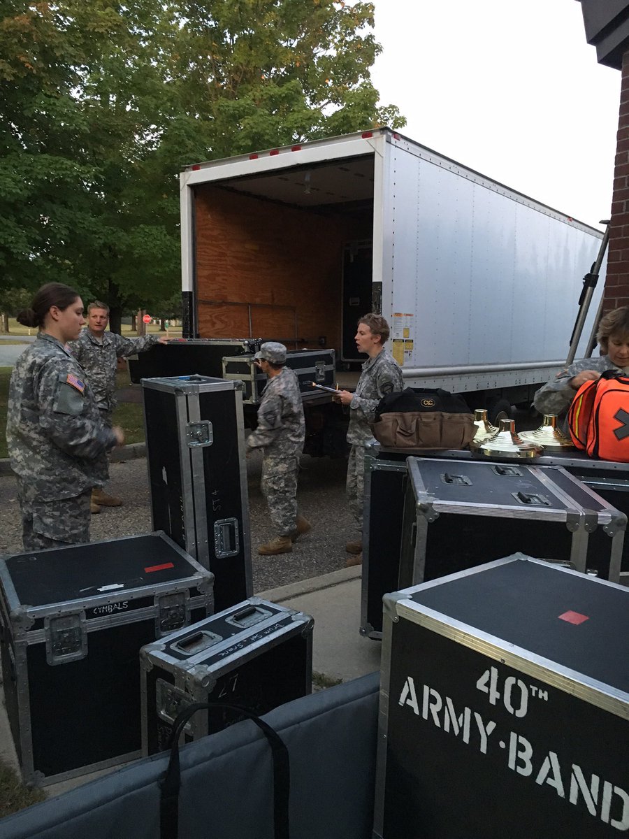 40thArmyBand's tweet photo. Loading up for 10am parade in StJ @VTsNEK and 7pm concert at Bradford Academy VT Guard on the move https://t.co/kwTkTq514T
