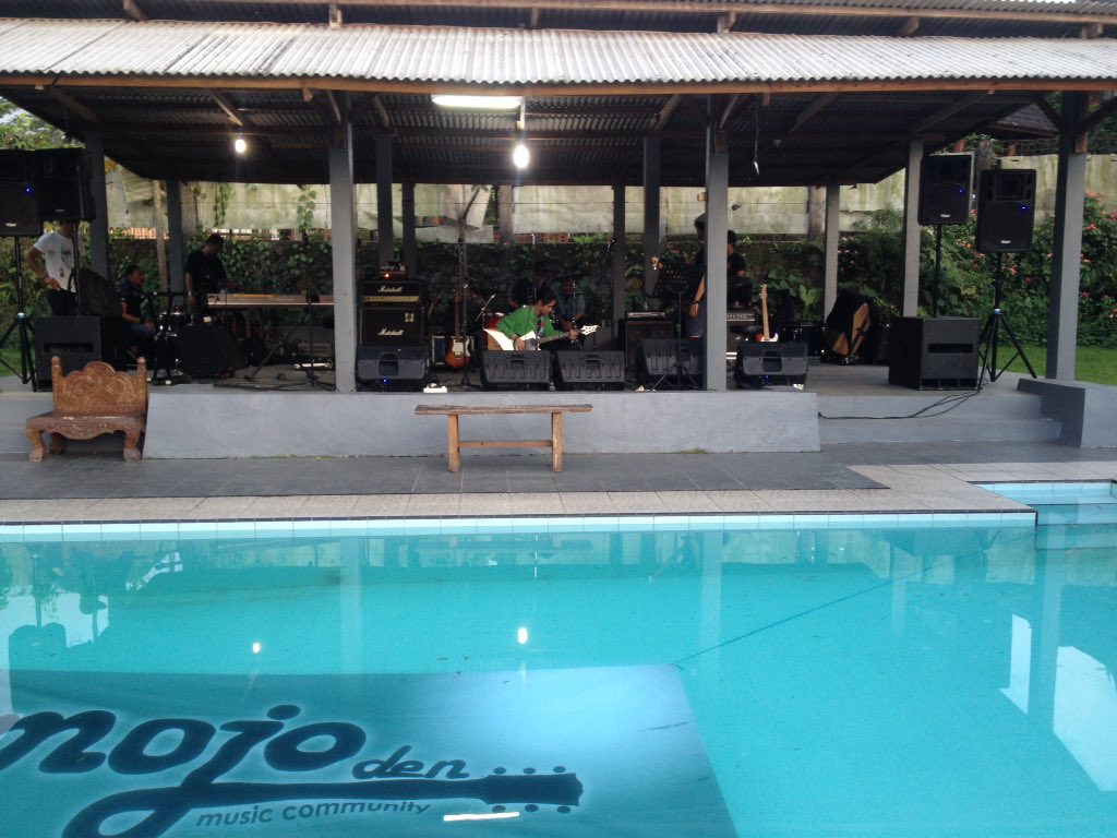 Halo grafiq family... Kita lagi check sound nih... Stagenya asiikkk <a href="/mojo_den/">MOJODEN APP</a>