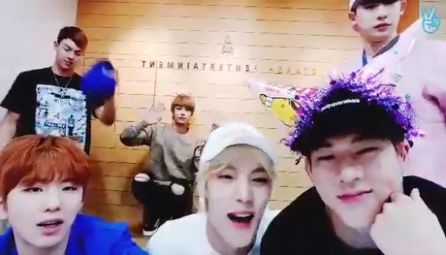 lowqmonstax's tweet photo. ot7 https://t.co/xTt2Ap4H3N