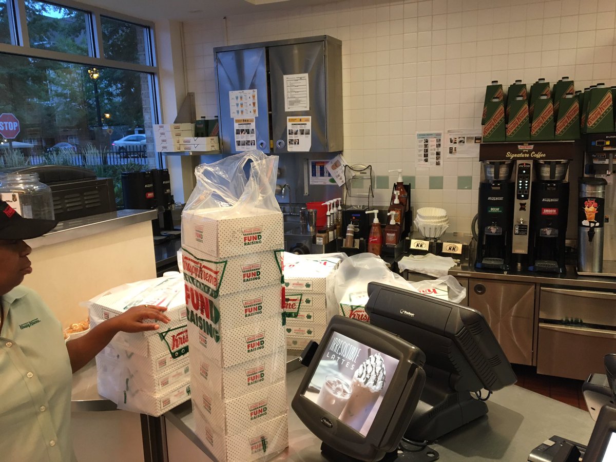 clh_go's tweet photo. It's looking like a sweet day for service! @krispykreme @RotaryGenLead @Rotary https://t.co/eph6d7BLfq