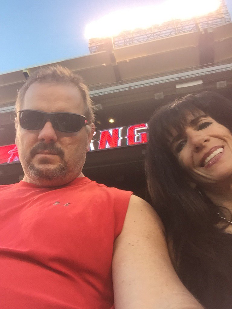 ted_schoenke's tweet photo. Wishing my beautiful wife a wonderful birthday! Hope your day is special! 😘❤️ https://t.co/t9aFi6Xrjw