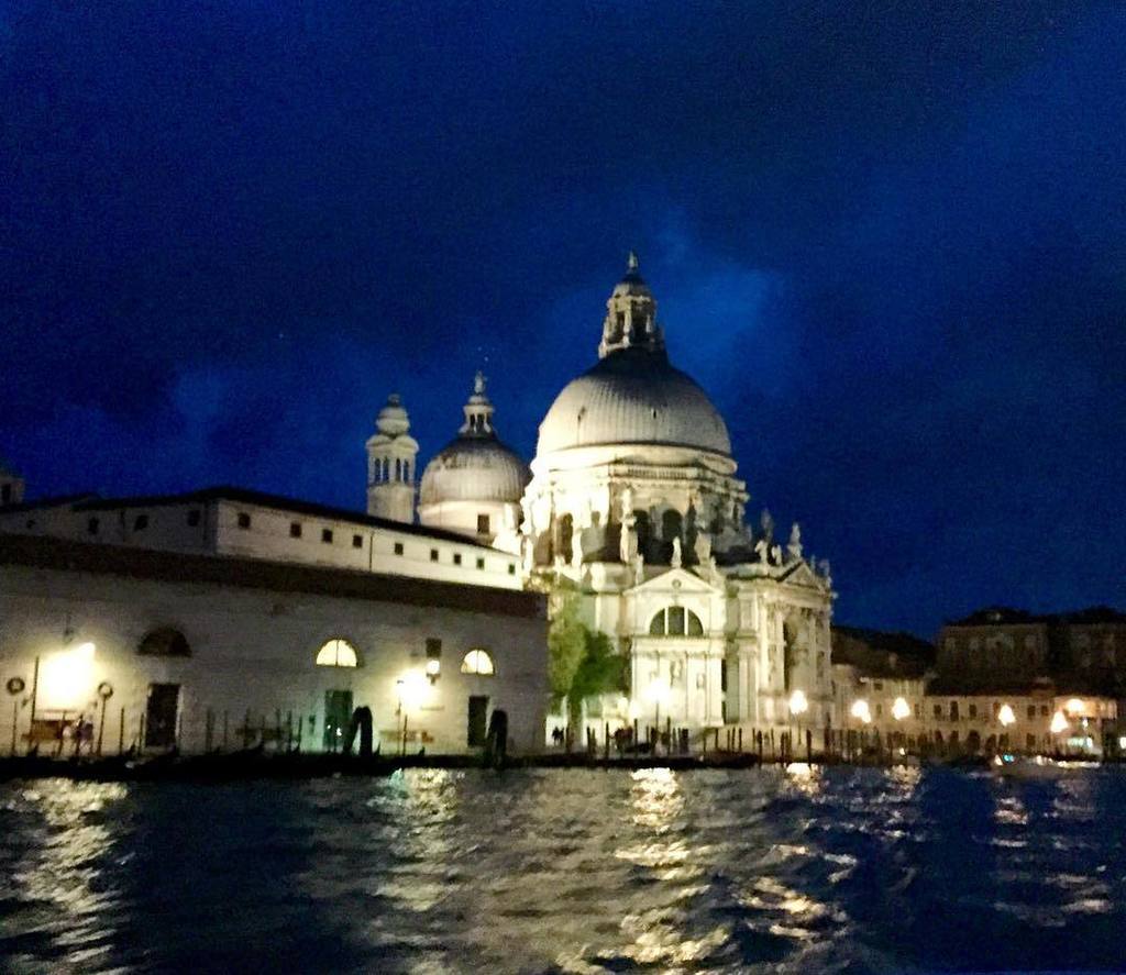 Late arrival #Venezia w @violabuitoni #violasitaly ift.tt/2cgiNWS