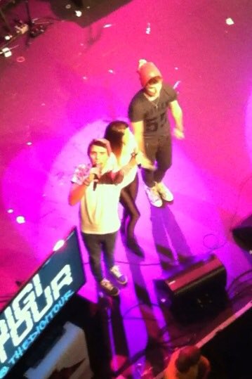realnapolitano's tweet photo. Happy Birthday mr. Alfie Deyes! remember when this happened.. me tooππ #DigiTour2013 @PointlessBlog https://t.co/CBbYxJ5M6F