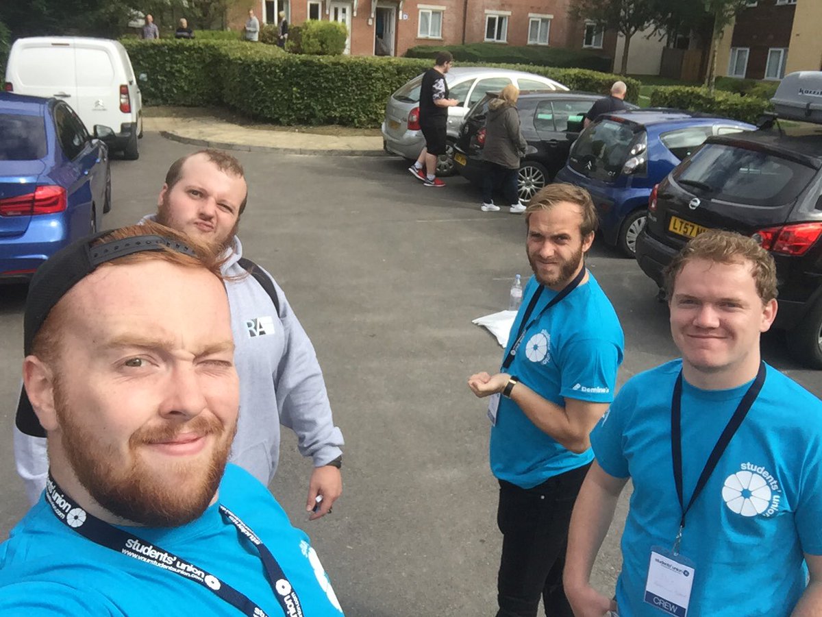 UOGGladiators's tweet photo. Glads working hard at #UpperQuay moving freshers in! #teamglos https://t.co/UB2yfQI8wb