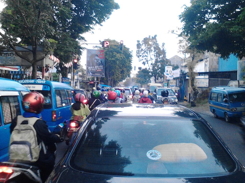 RyanAdityaBH's tweet photo. Pukul 16:43 arah sukun - gadang terpantau macet @official_itv  @Edunewsfm  #traffic_malang  Aditya Bayu.H STT4 https://t.co/DFN8iOEz2V