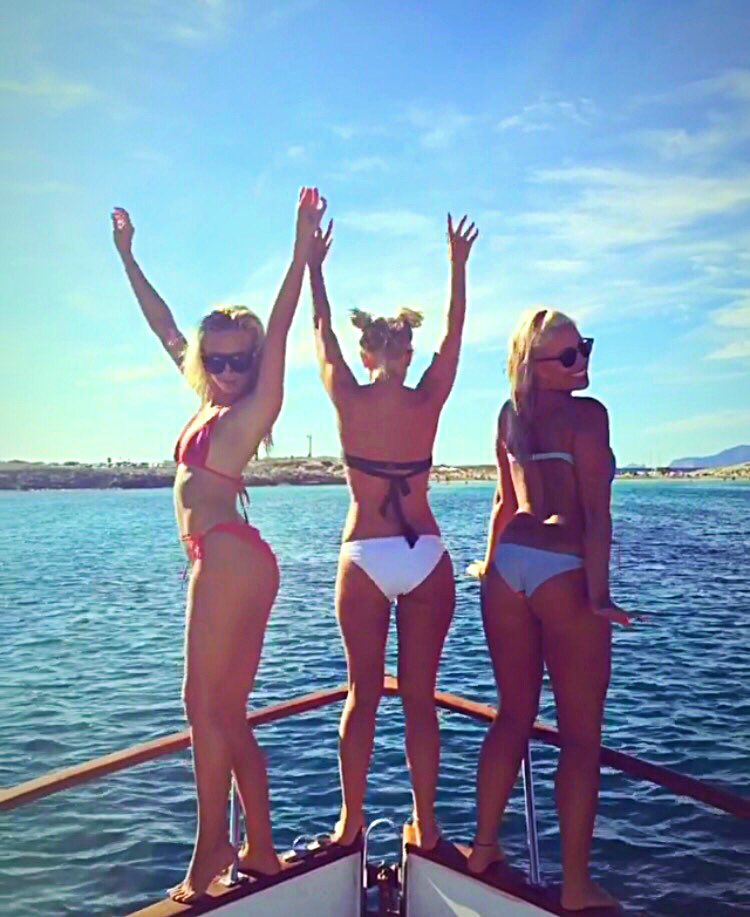 ScarlieeSays's tweet photo. A journey is better measured by friends than in miles... 👸🏼👸🏼👸🏼
#threemuskeeters #formenteraisland https://t.co/kmWS5GQIDw