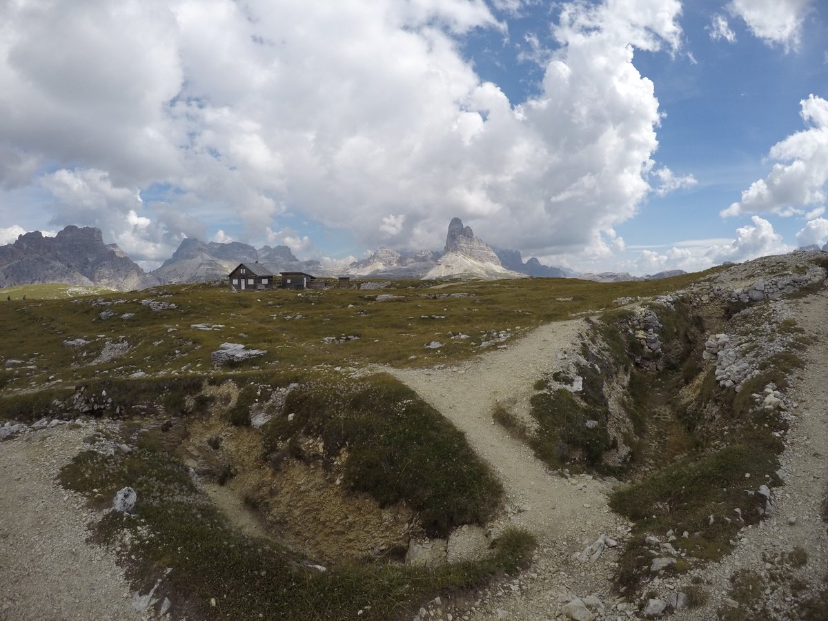 Etienne_Dierckx's tweet image. Zelfs boven op een berg in de Dolomieten vonden we overblijfselen van een oorlog terug. #loopgraven #montepiana #wo1