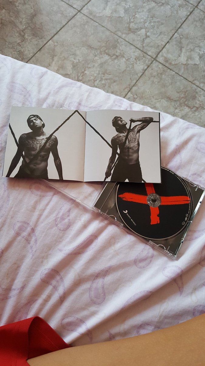 ElenaGuOfficial's tweet photo. #2YearsOfX @chrisbrown I Love my fav SINGER!! β€β€ππ₯ #TEAMBREEZY https://t.co/nvu0RKd7kB