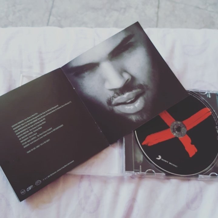 ElenaGuOfficial's tweet photo. #2YearsOfX @chrisbrown I Love my fav SINGER!! β€β€ππ₯ #TEAMBREEZY https://t.co/nvu0RKd7kB